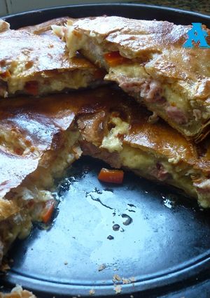 Una foto de Tarta de chorizo y queso casera