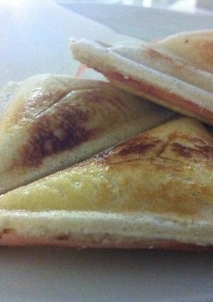 Una foto de Sandwich mixto con mantequilla