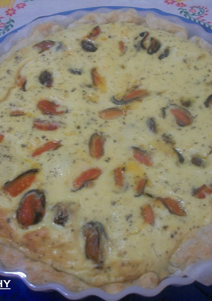 Una foto de Quiche de mejillones con tomates Cherry macerados