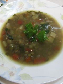 Una foto de Sopa de lentejas con patatas