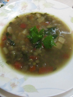 Una foto de Sopa de lentejas con patatas