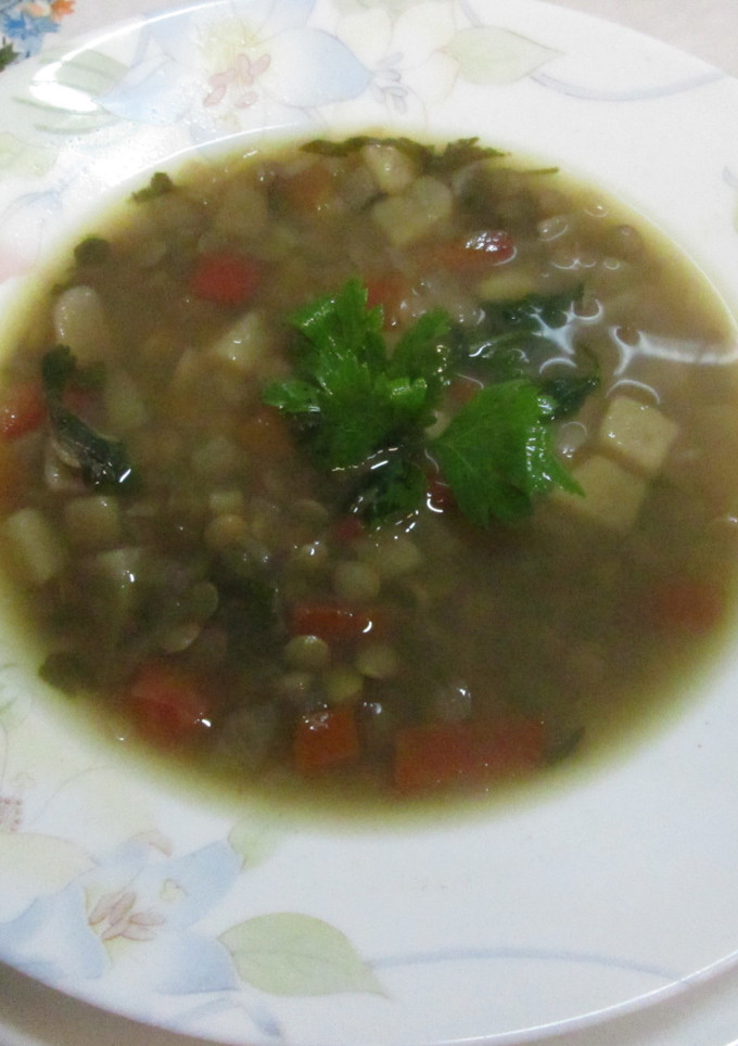 Una foto de Sopa de lentejas con patatas