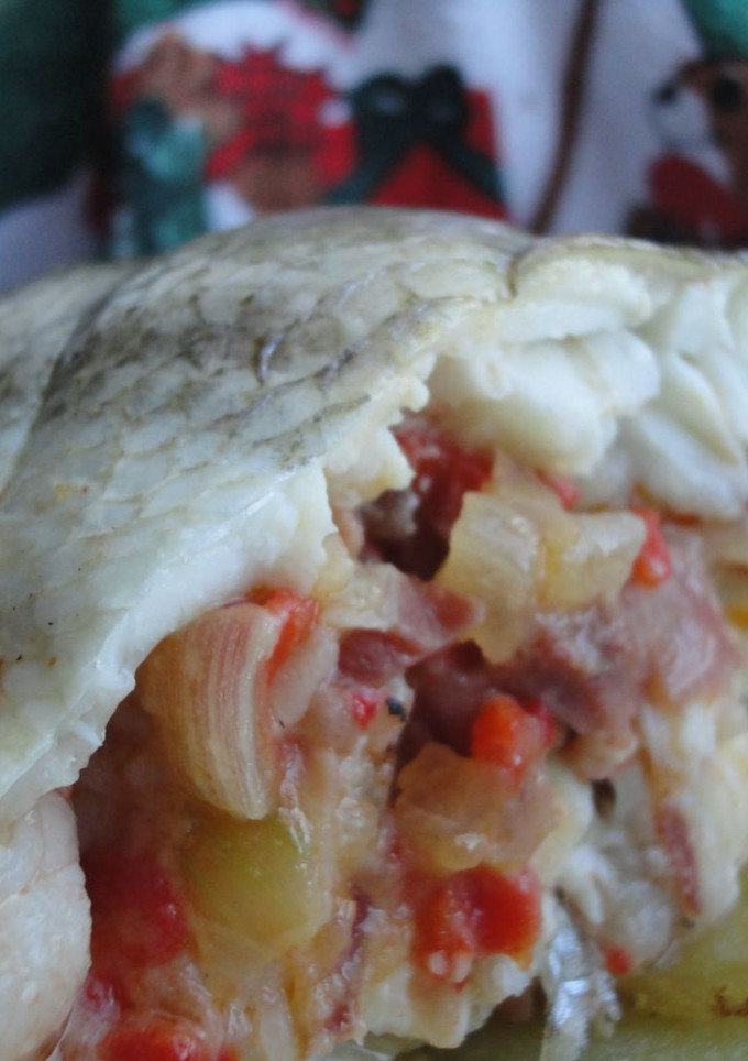 Una foto de Lubina salvaje rellena