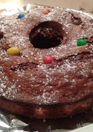 Una foto de Corona de chocolate y lacasitos