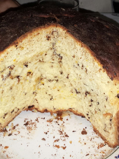 Una foto de Panettone clásico con naranja y limón