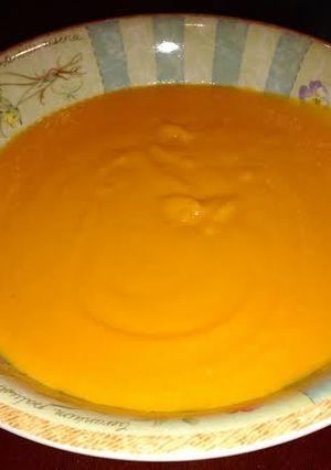Una foto de Crema de zanahoria casera