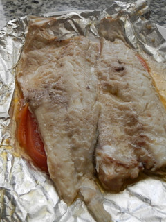 Una foto de Lubina en papillote con verduras