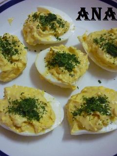 Una foto de Huevos rellenos con queso crema