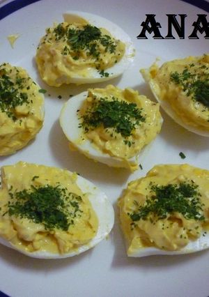 Una foto de Huevos rellenos con queso crema