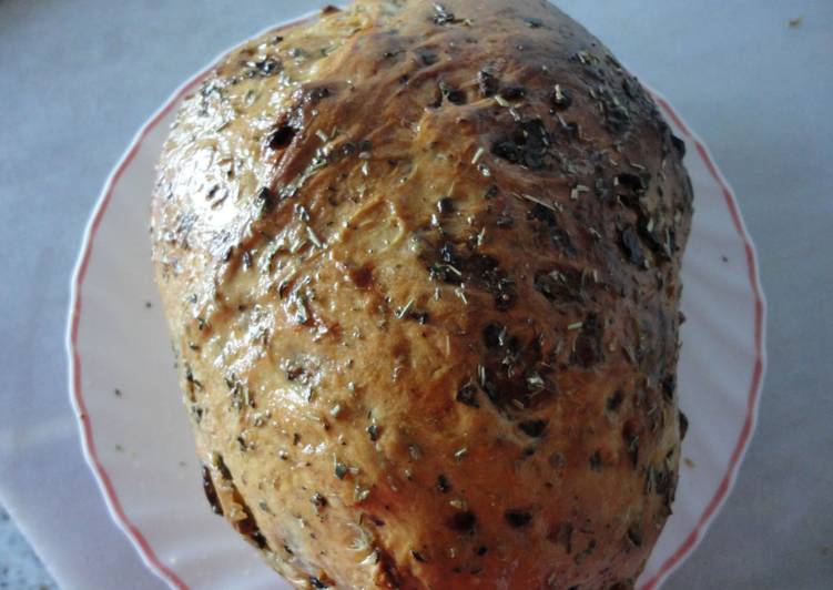 Pan de aceitunas y tomates secos