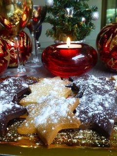 Una foto de Galletas estrellas de chocolate y vainilla