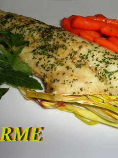 Una foto de Merluza al horno al pimentón con verduras