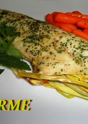 Una foto de Merluza al horno al pimentón con verduras
