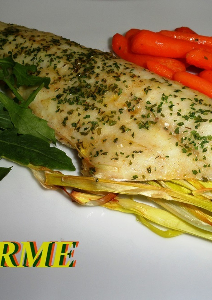 Una foto de Merluza al horno al pimentón con verduras