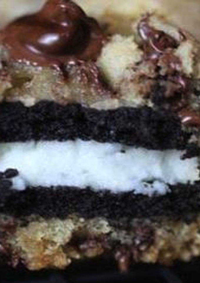 Una foto de Galletitas con chip de chocolate rellenas de galletitas Oreo
