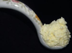 Una foto de Crema de yogurt para relleno y cobertura de tortas