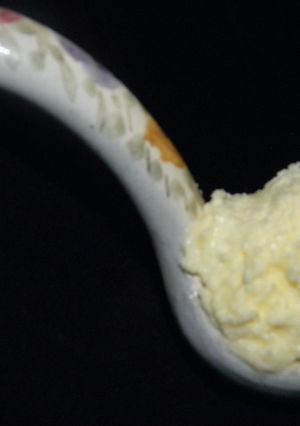 Una foto de Crema de yogurt para relleno y cobertura de tortas