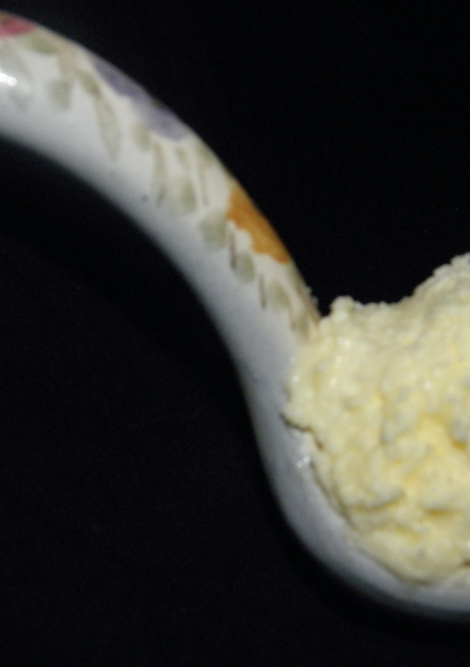 Una foto de Crema de yogurt para relleno y cobertura de tortas