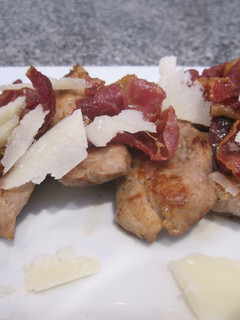 Una foto de Solomillo de cerdo con jamón y queso parmesano