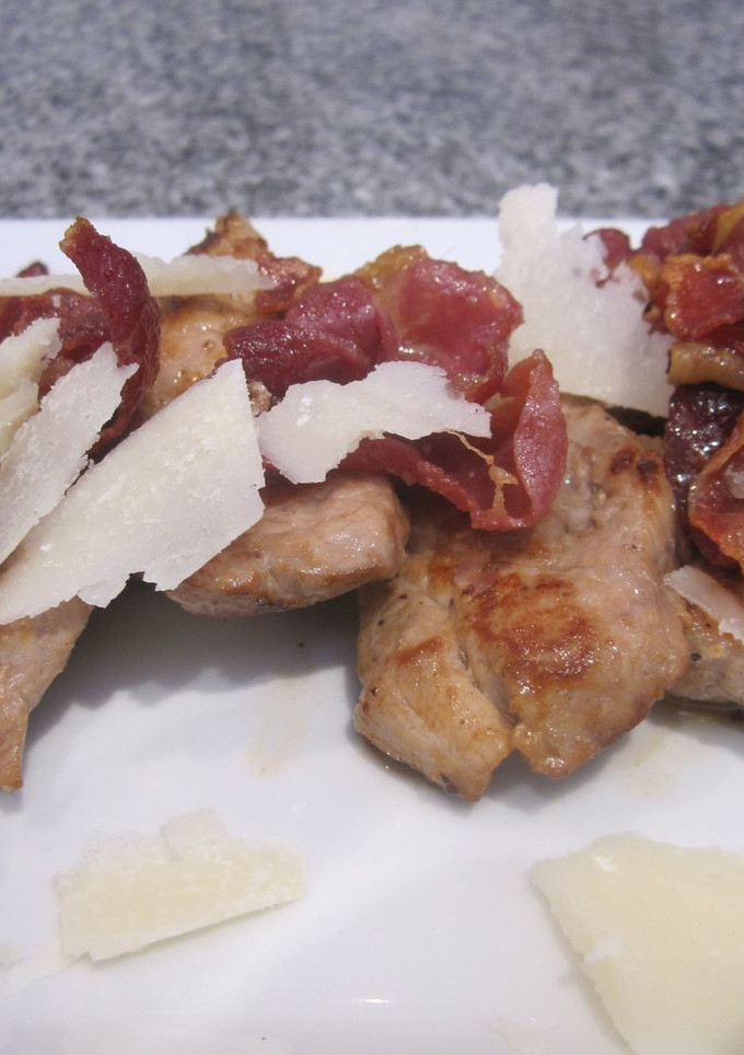 Una foto de Solomillo de cerdo con jamón y queso parmesano