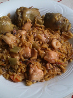 Una foto de Arroz con calamarcito y verduras