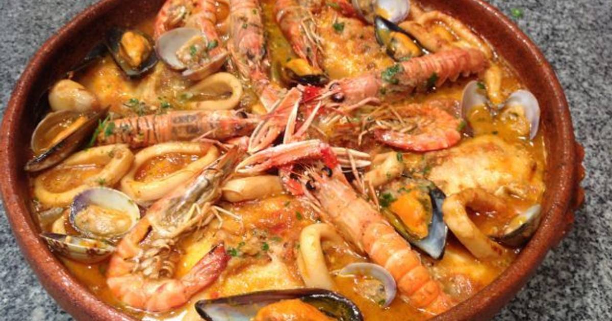 Zarzuela de pescados y mariscos Receta de elfornerdealella- Cookpad
