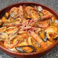 A picture of Zarzuela de pescados y mariscos.