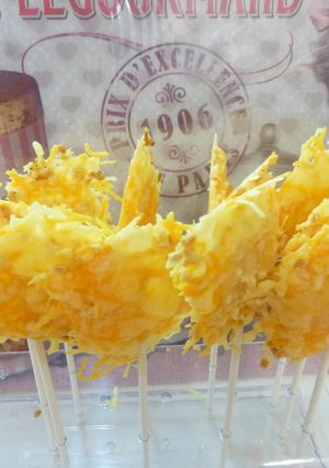 Una foto de Canapé de piruletas de queso y almendras