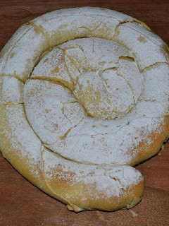 Una foto de Pan dulce navideño tipo ensaimada