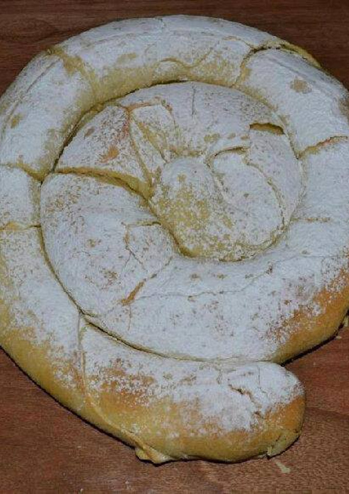 Una foto de Pan dulce navideño tipo ensaimada