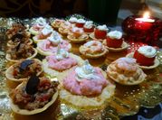 Una foto de canape de langostinos