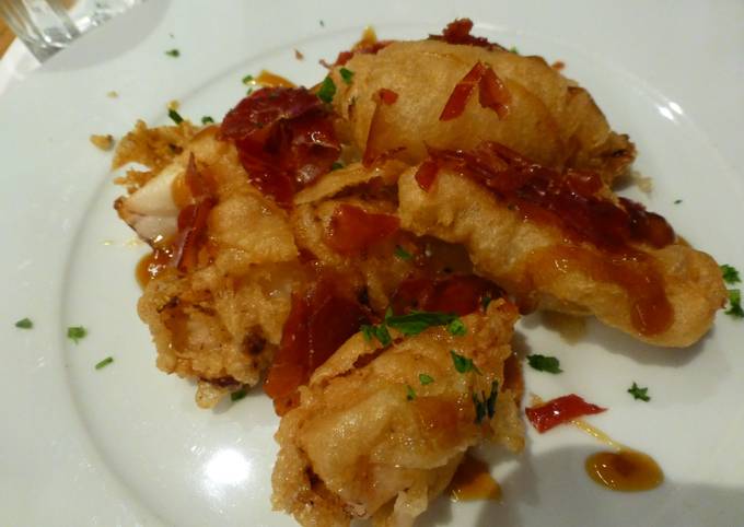 Foto principal de Calamares en tempura con crujiente de jamón
