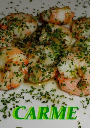 Una foto de Langostinos o gambas al aroma de lima