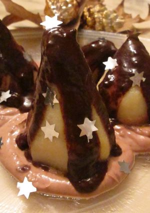 Una foto de Peras con quark y salsa de chocolate