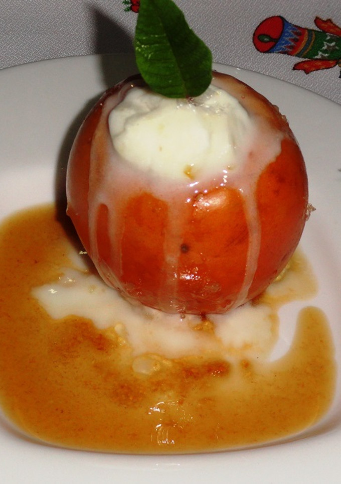 Una foto de Caqui asado al moscatel con sorbete de limón