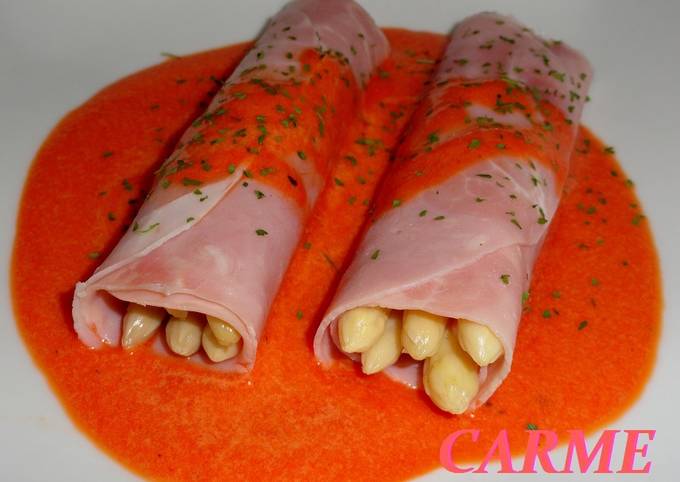 Foto principal de Canelones fríos de esparrágos con salsa de piquillos
