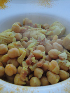 Una foto de Garbanzos con pollo al curry