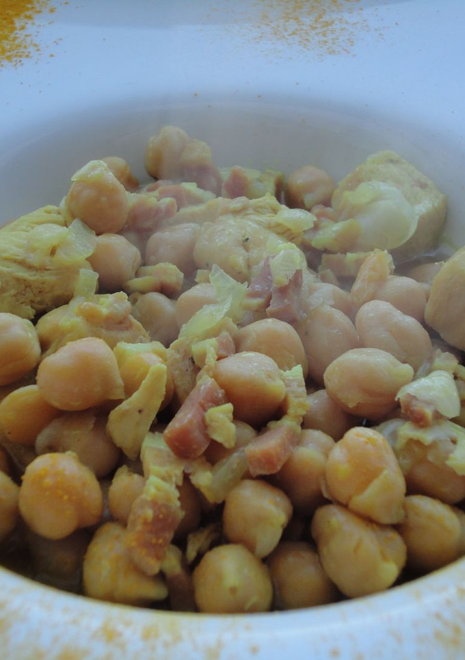 Una foto de Garbanzos con pollo al curry