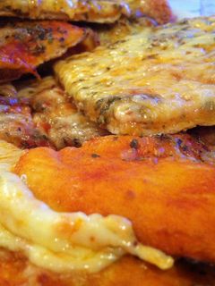 Una foto de Pizza caseras de quesos