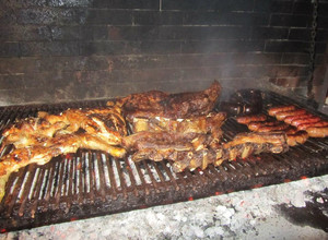 Una foto de Parrillada o asado argentino completo