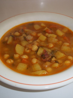 Una foto de Garbanzos cocidos de bote y hortalizas