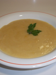 Una foto de Puré de patatas y carlota