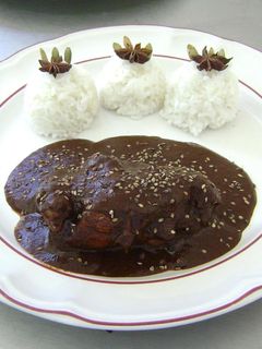 Una foto de Mole rojo