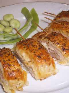 Una foto de Piruletas de hojaldre con york y queso