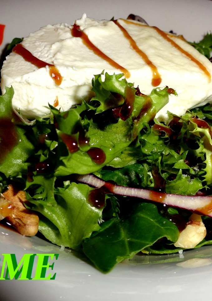 Una foto de Ensalada con queso de cabra y nueces al Pedro Ximénez