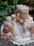 Cupcake de osos amorosos con biberones en fondant