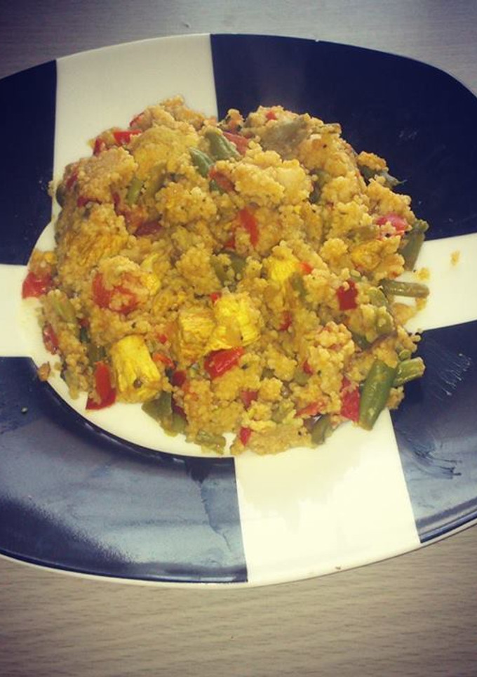 Una foto de Pollo con cuscus y pasas