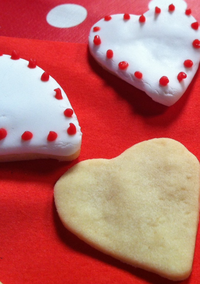 Una foto de Galletas de corazón con fondant