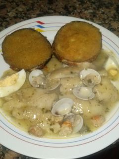 Una foto de Pescada en salsa verde con huevo cocido