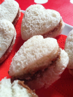Una foto de Sándwiches de San Valentín
